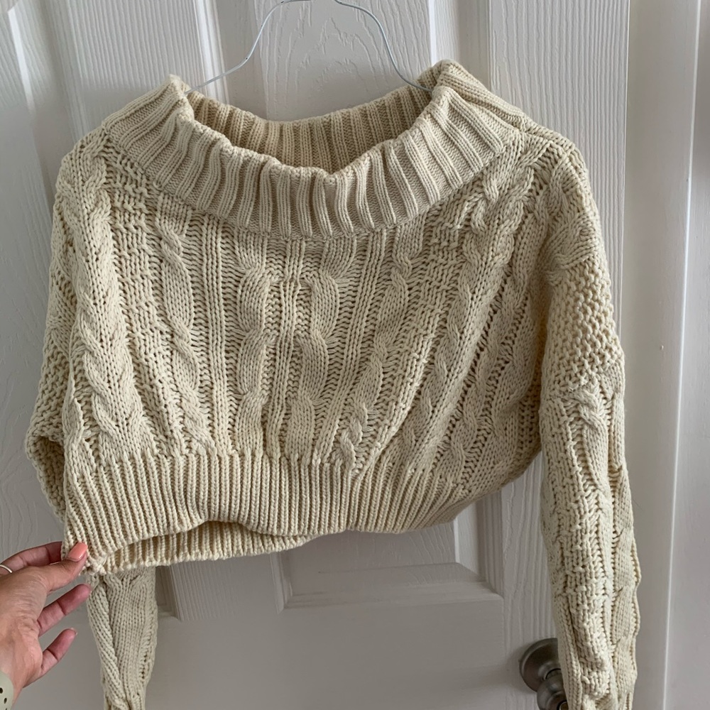 Long sleeve crop sweater
